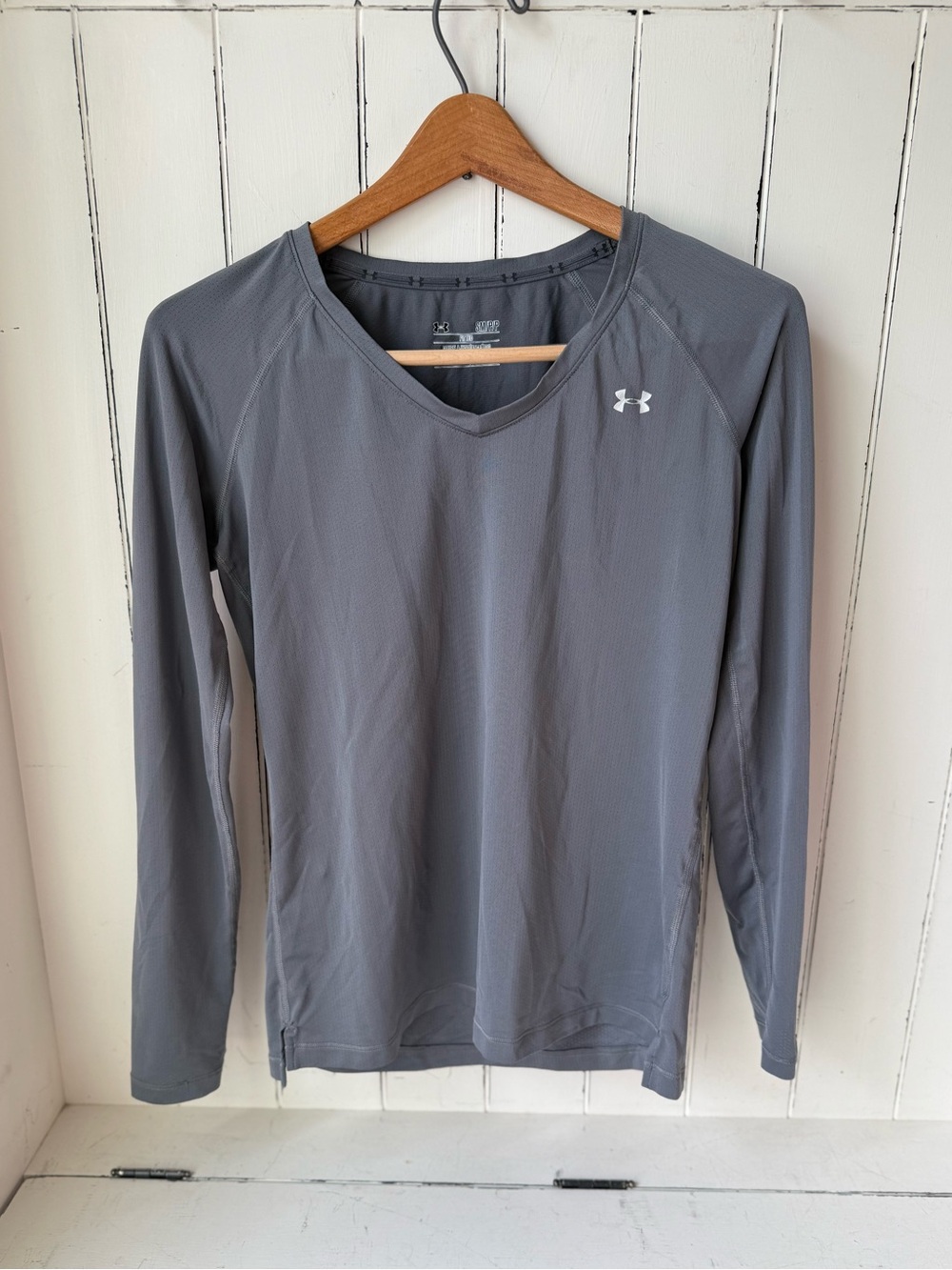Under Armour Gray Long Sleeve V-Neck Heat Gear Top